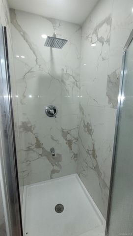 8 Dee Place, Huntington Station, NY 11746