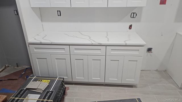 8 Dee Place, Huntington Station, NY 11746