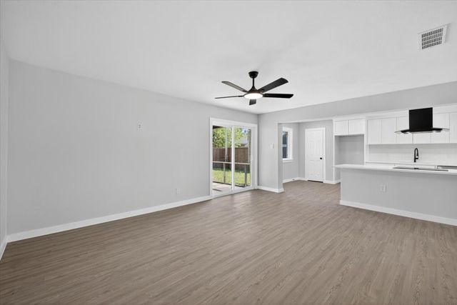 901 Huntington Drive, Lewisville, TX 75067
