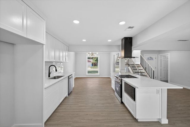 901 Huntington Drive, Lewisville, TX 75067