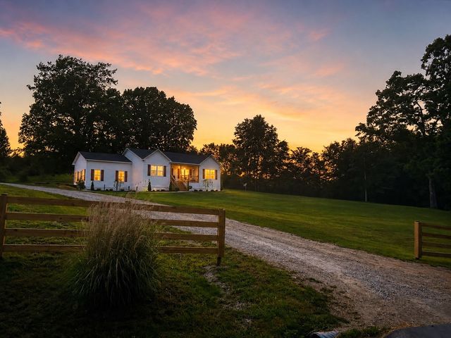 899 Southerland Rd, Dickson, TN 37055