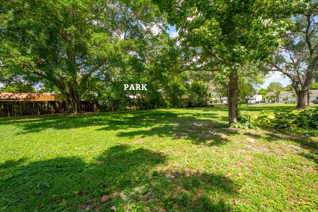 3844 NW 82nd Way, Coral Springs, FL 33065