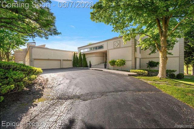 1848 Golf Ridge Drive S, Bloomfield Hills, MI 48302