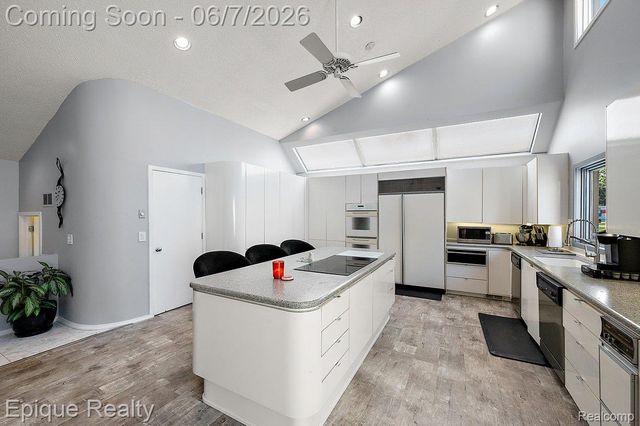 1848 Golf Ridge Drive S, Bloomfield Hills, MI 48302