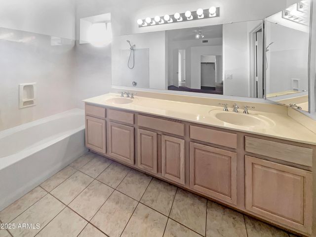 3869 W CHARLOTTE Drive, Glendale, AZ 85310