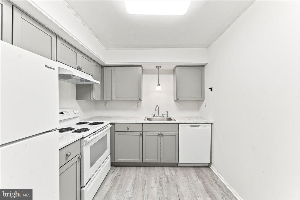 5200 HILLTOP DR #B-22, BROOKHAVEN, PA 19015 — photo 3