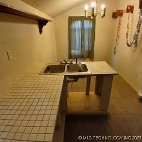 416784 Delaware Drive, Checotah, OK 74426