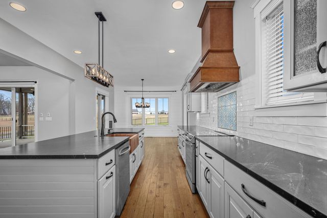 5296 Cross Plains Rd, White House, TN 37188