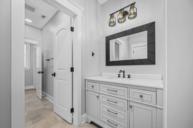 5296 Cross Plains Rd, White House, TN 37188