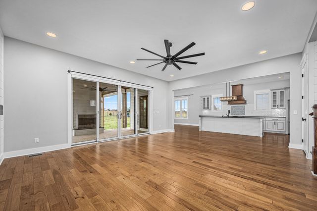 5296 Cross Plains Rd, White House, TN 37188