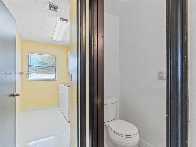 2940 NW 114th Way, Coral Springs, FL 33065