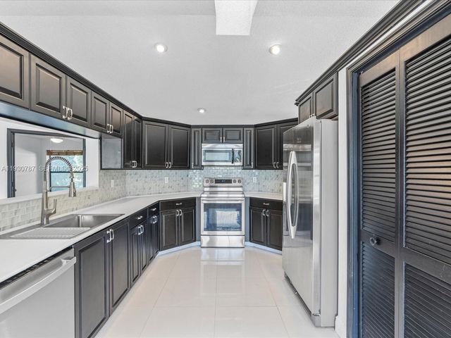 2940 NW 114th Way, Coral Springs, FL 33065