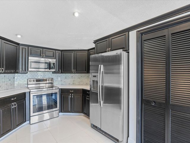 2940 NW 114th Way, Coral Springs, FL 33065