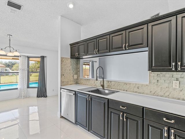 2940 NW 114th Way, Coral Springs, FL 33065