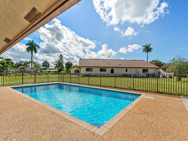 2940 NW 114th Way, Coral Springs, FL 33065