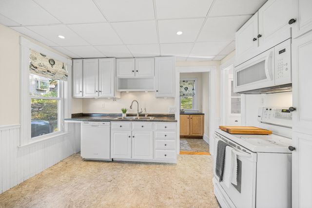38 Park St, Hudson, MA 01749