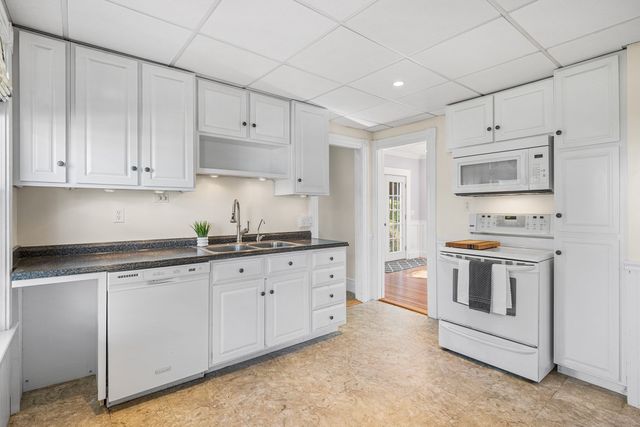 38 Park St, Hudson, MA 01749