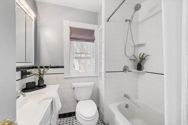 38 Park St, Hudson, MA 01749