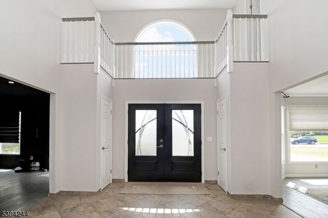 3 Raquel Ct, East Hanover Twp., NJ 07936