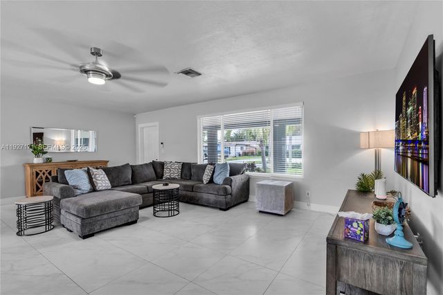 251 SE 8th St ., Pompano Beach, FL 33060