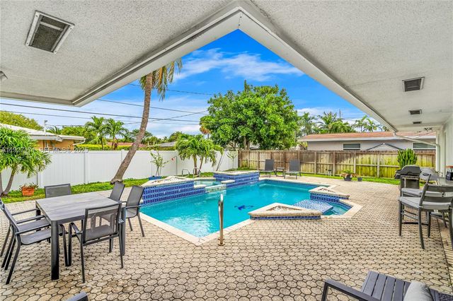 251 SE 8th St ., Pompano Beach, FL 33060