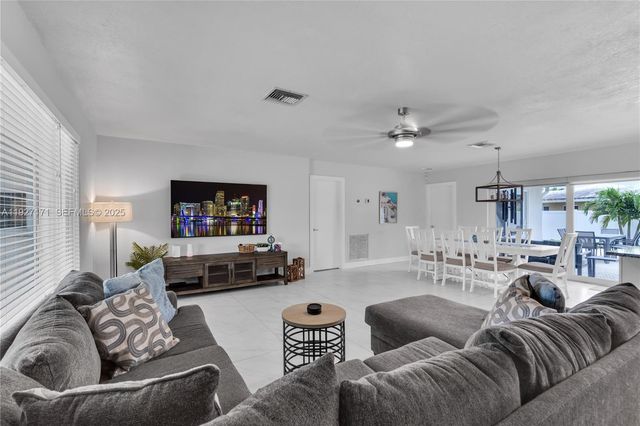 251 SE 8th St ., Pompano Beach, FL 33060