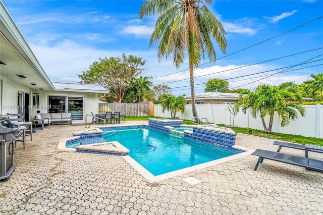 251 SE 8th St ., Pompano Beach, FL 33060