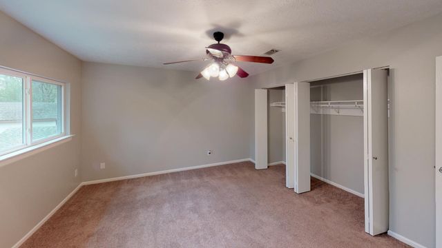 13 Hickorybark Drive, The Woodlands, TX 77381