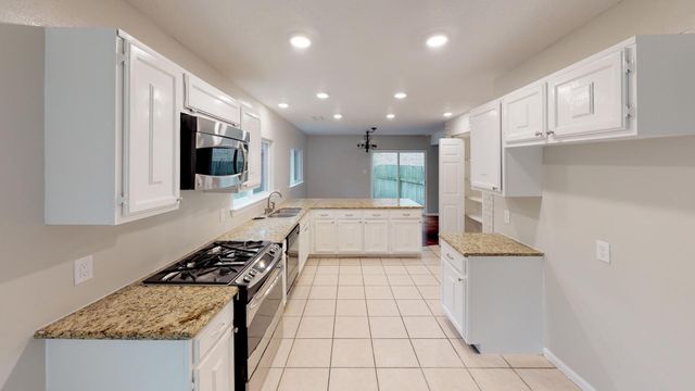 13 Hickorybark Drive, The Woodlands, TX 77381