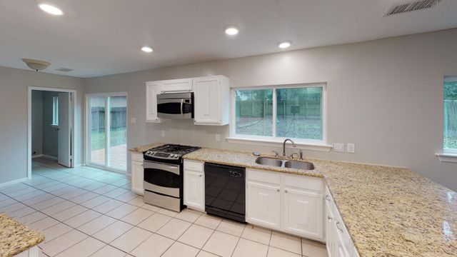 13 Hickorybark Drive, The Woodlands, TX 77381