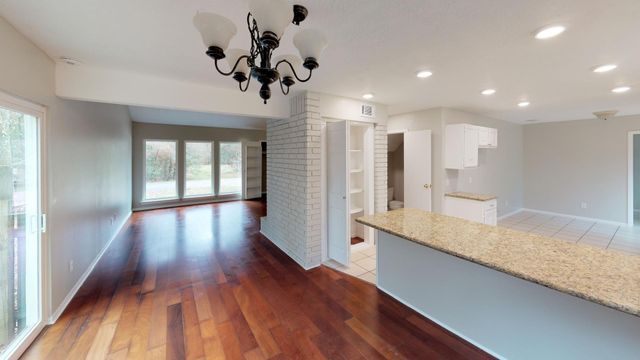 13 Hickorybark Drive, The Woodlands, TX 77381