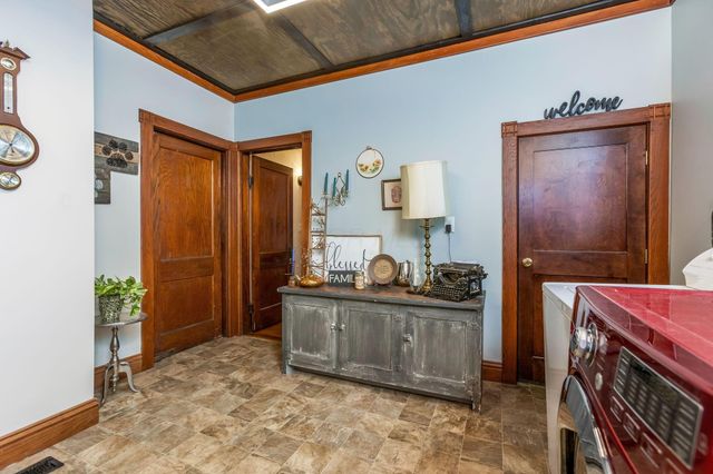 90 S Culver Street, Logan, OH 43138