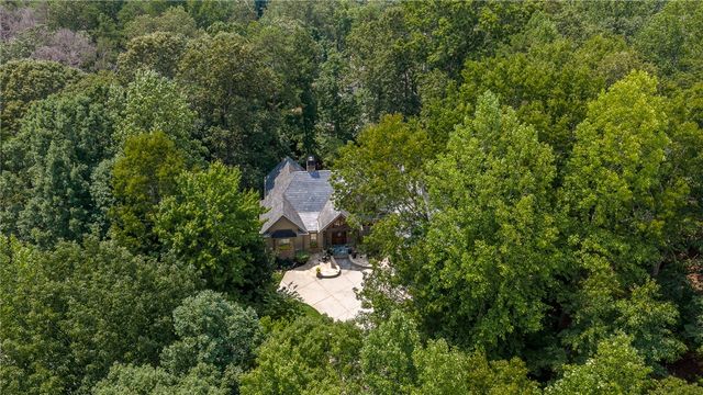 528 South Point Boulevard, Sunset, SC 29685