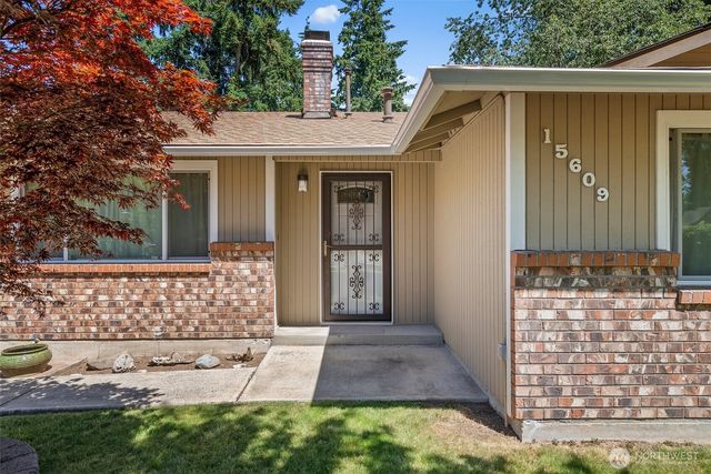 15609 94th Avenue Ct E, Puyallup, WA 98375
