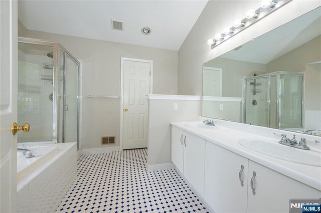 533 Cascade Court, Mahwah, NJ 07430