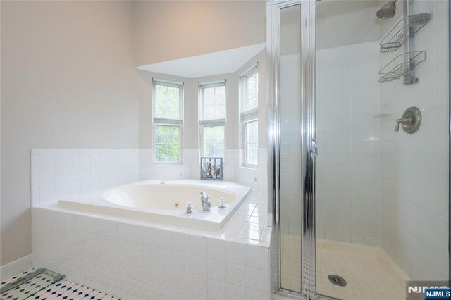 533 Cascade Court, Mahwah, NJ 07430
