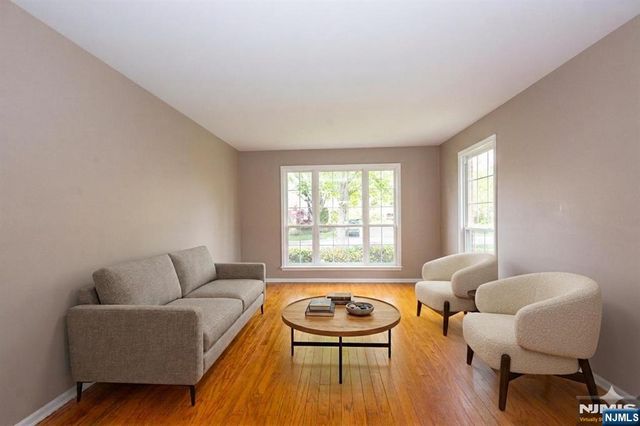 533 Cascade Court, Mahwah, NJ 07430