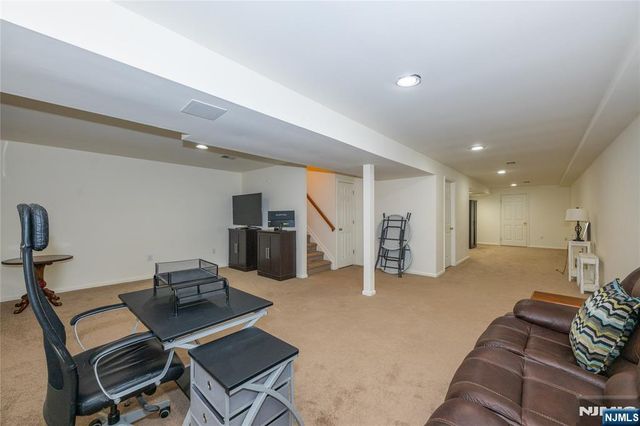 533 Cascade Court, Mahwah, NJ 07430