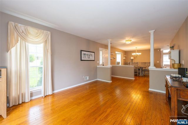 533 Cascade Court, Mahwah, NJ 07430