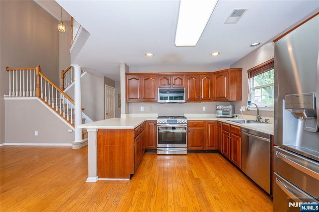 533 Cascade Court, Mahwah, NJ 07430