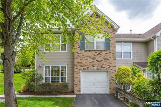 533 Cascade Court, Mahwah, NJ 07430