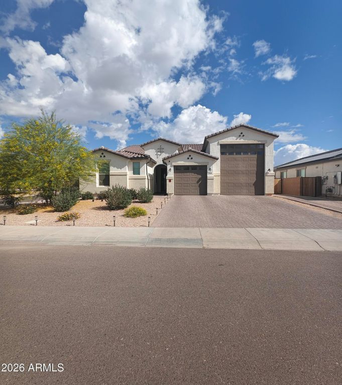 7616 W JONES Avenue W, Phoenix, AZ 85043