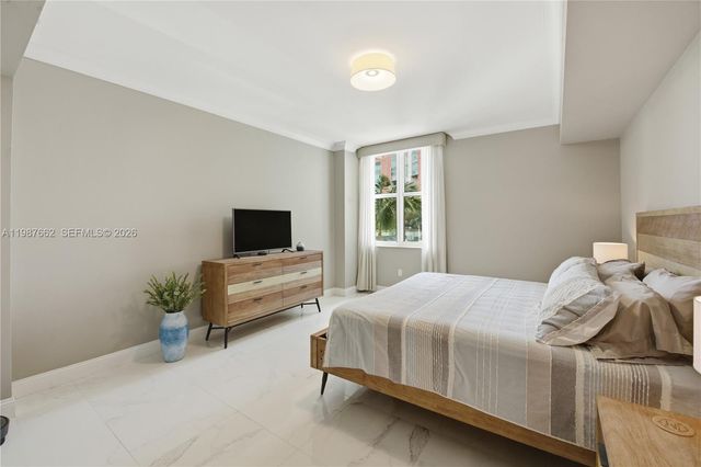 3330 NE 190th St 310, Aventura, FL 33180