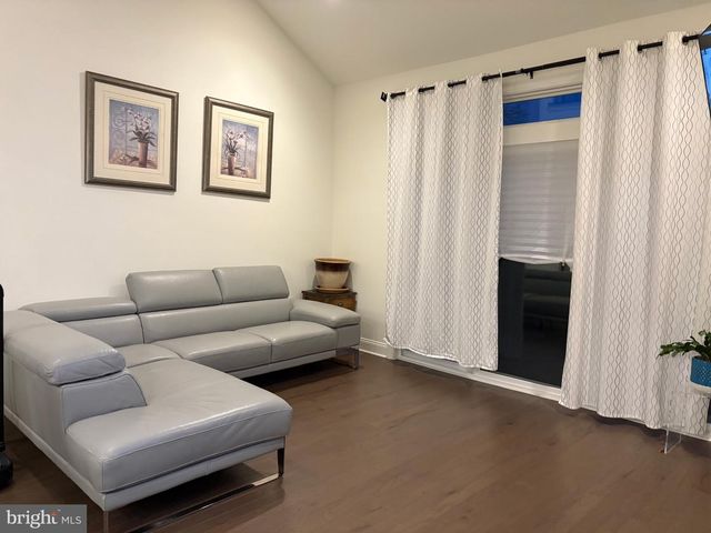 909 HOLDEN CT, Warminster, PA 18974