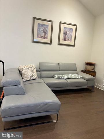 909 HOLDEN CT, Warminster, PA 18974