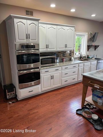 18708 Shelbyville Rd, Louisville, KY 40023