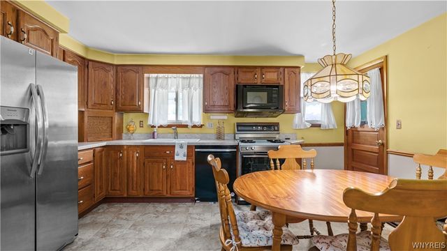 34 Louise Drive, Cheektowaga, NY 14227