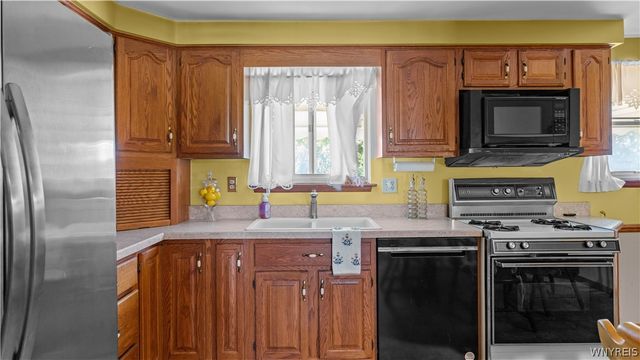34 Louise Drive, Cheektowaga, NY 14227
