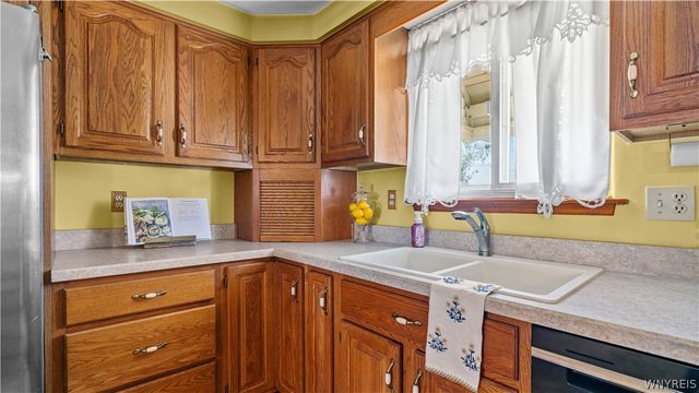 34 Louise Drive, Cheektowaga, NY 14227