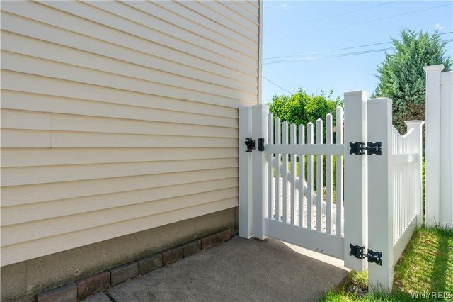 34 Louise Drive, Cheektowaga, NY 14227